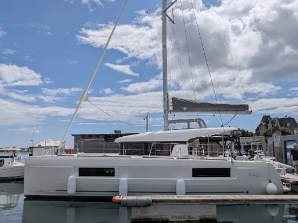Yacht charter Bas du Fort cheap Lagoon 40