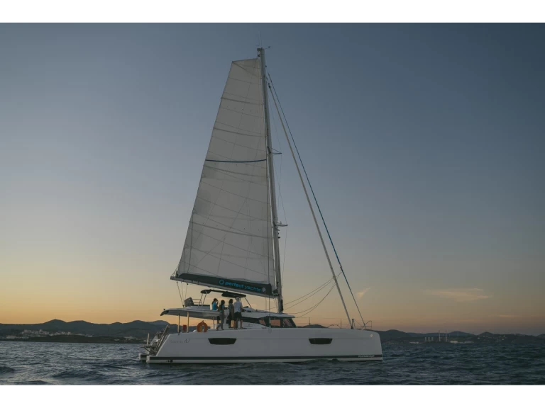 Boat rental Fountaine Pajot Fountaine Pajot 47 SAONA LUX (GEN,AC,WATERMAKER) in Lávrio on Samboat