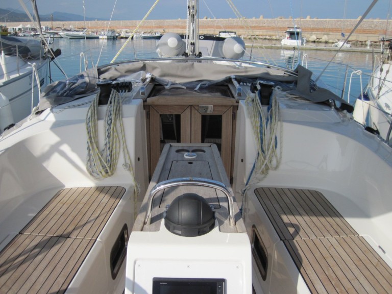 Sailboat for rent Capo d'Orlando at the best price