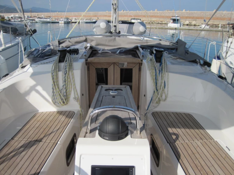 Sailboat for rent Capo d'Orlando at the best price