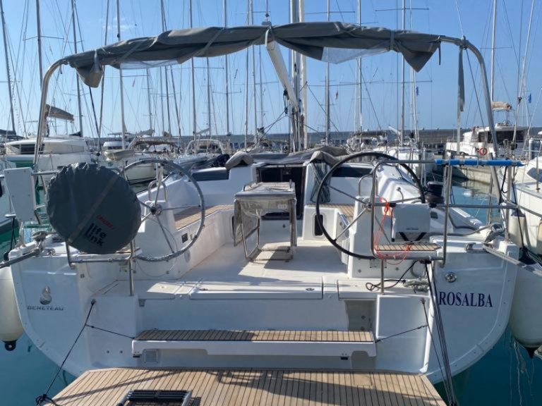 Sailboat for rent Capo d'Orlando at the best price