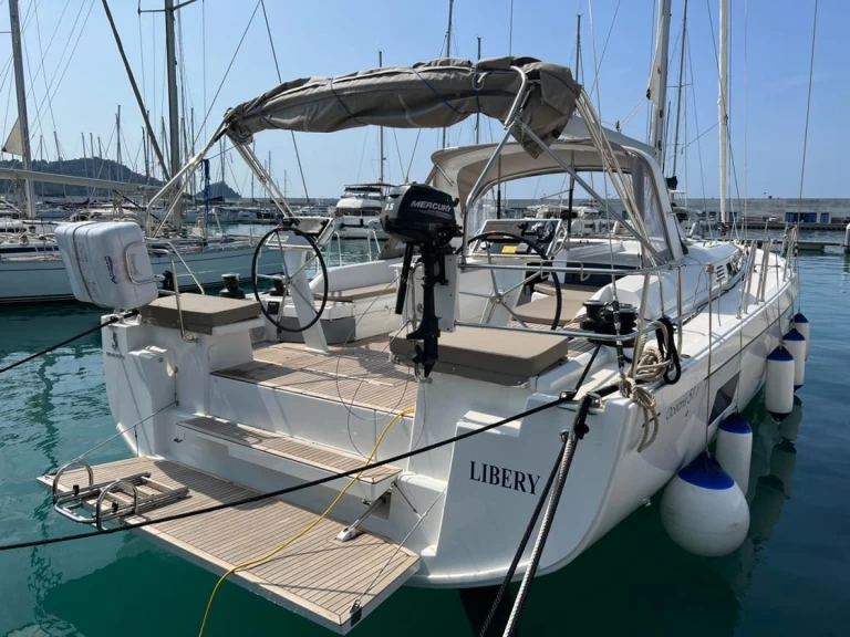 Boat rental Bénéteau Oceanis 51.1 in Capo d'Orlando on Samboat