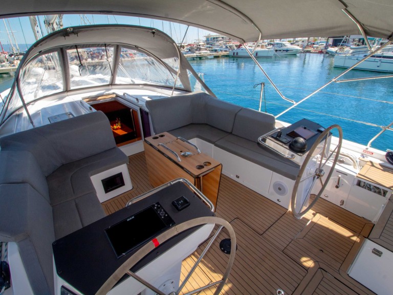 Rent a Bavaria Bavaria C46 Split