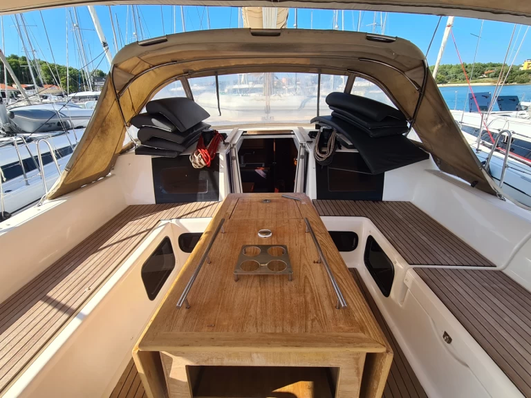 Dufour Dufour 520 Grand Large in Kotor on SamBoat