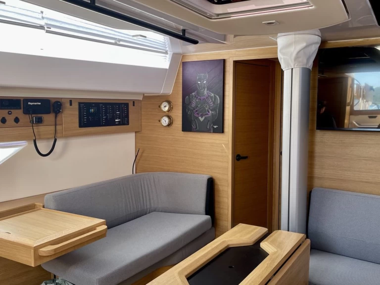 Elan Elan E6 in Split on SamBoat