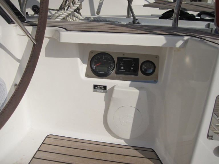 Rent a Bavaria Cruiser 37 Capo d'Orlando