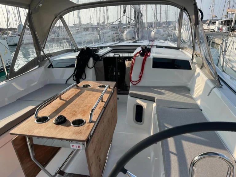 Bareboat Rental Sailboat Bénéteau with a boat licence