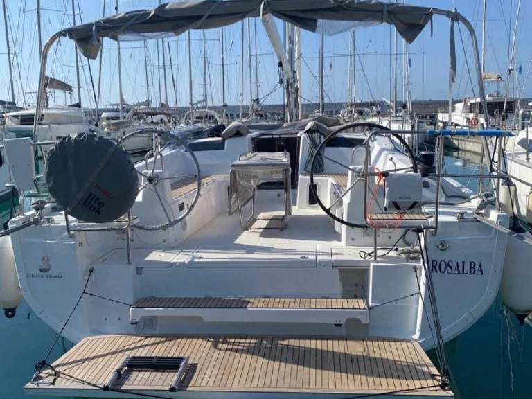 Sailboat for rent Capo d'Orlando at the best price