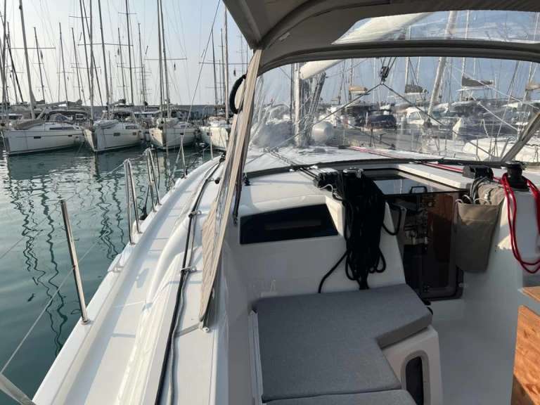 Rent a Bénéteau Oceanis 40.1 Capo d'Orlando