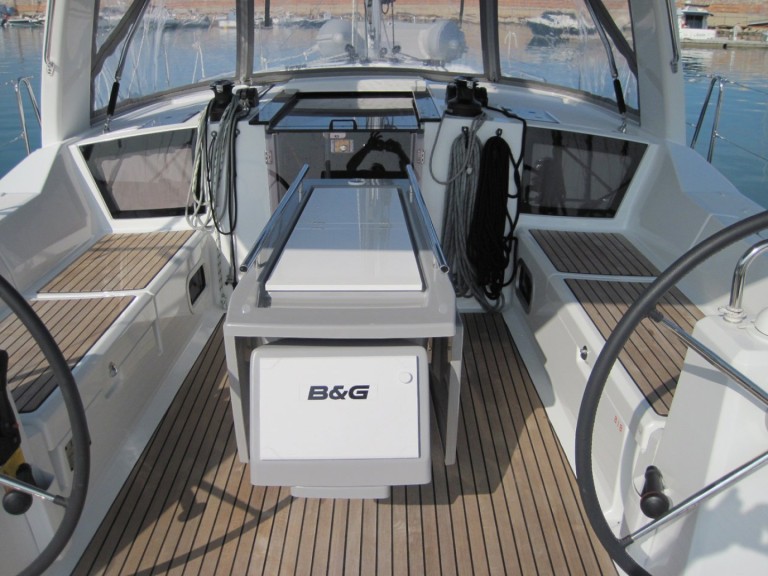 Sailboat for rent Capo d'Orlando at the best price