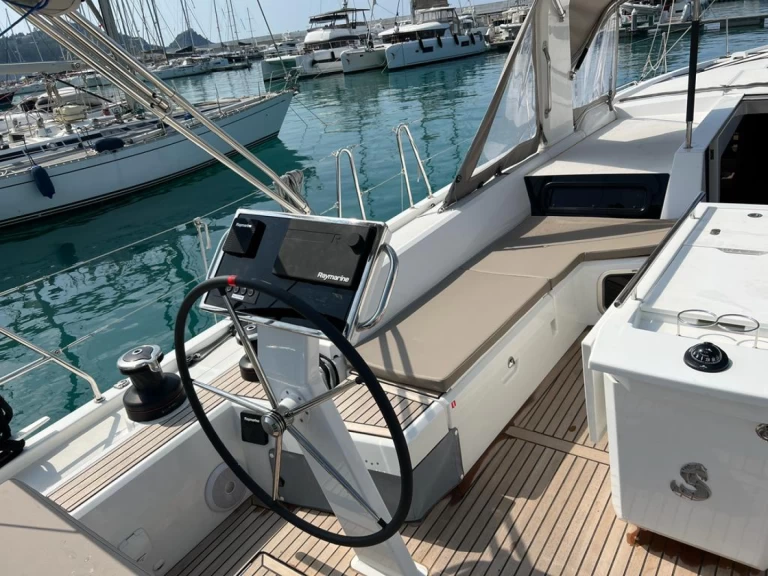 Sailboat for rent Capo d'Orlando at the best price