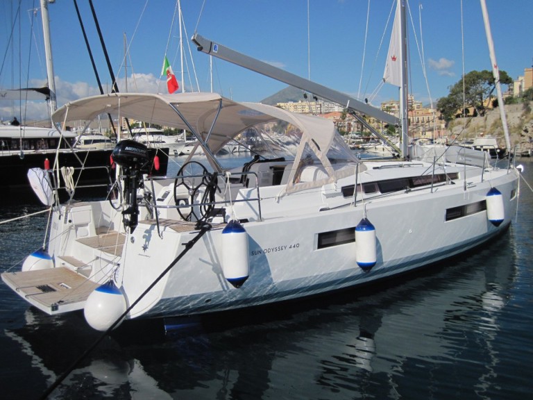 Jeanneau Sun Odyssey 440 in Capo d'Orlando on SamBoat