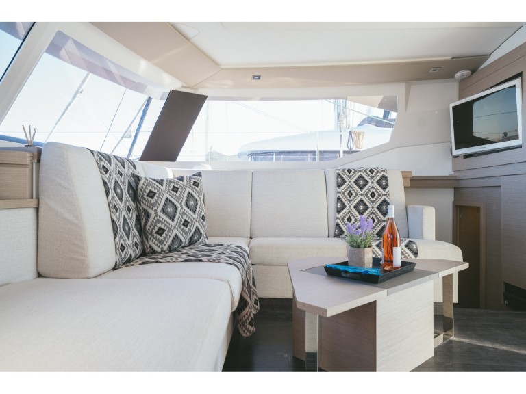 Fountaine Pajot Fountaine Pajot 47 SAONA LUX (GEN,AC,WATERMAKER) in Lávrio on SamBoat