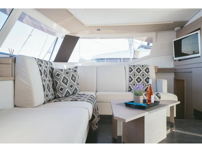 Fountaine Pajot Fountaine Pajot 47 SAONA LUX (GEN,AC,WATERMAKER) in Lávrio on SamBoat