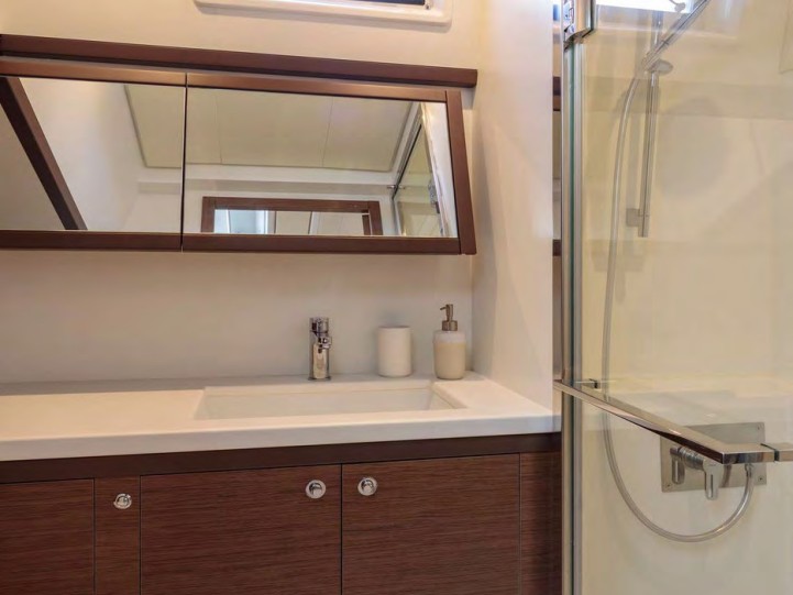 Yacht charter Lávrio cheap Lagoon 52 F