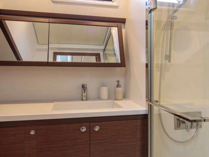 Yacht charter Lávrio cheap Lagoon 52 F