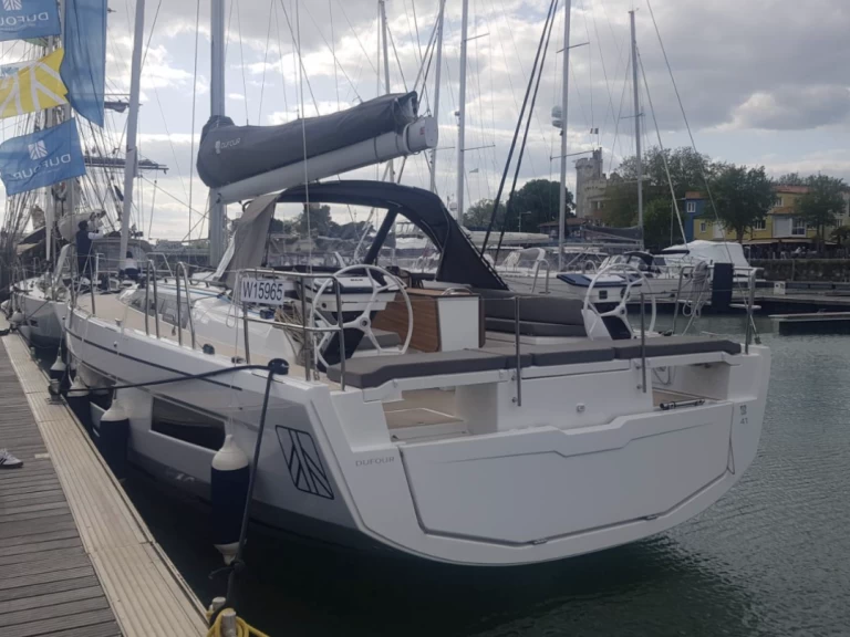 Rent a Dufour Dufour 41 Larmor-Plage