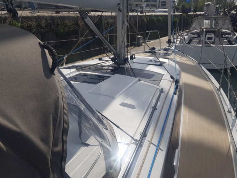 Boat rental Dufour Dufour 41 in Larmor-Plage on Samboat