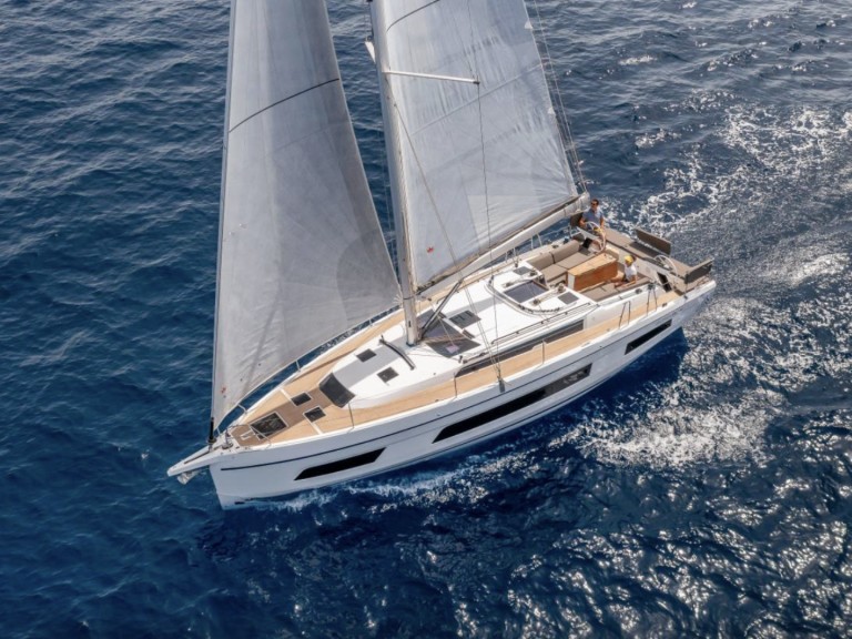 Sailboat rental in Larmor-Plage - Dufour Dufour 41