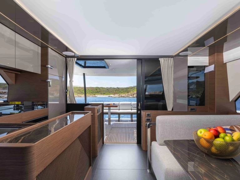 Motorboat rental with or without captain Prestige Cugnana Verde