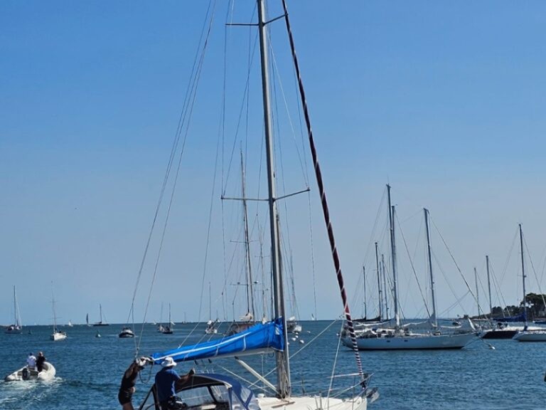 Sailboat for rent La Trinité-sur-Mer at the best price