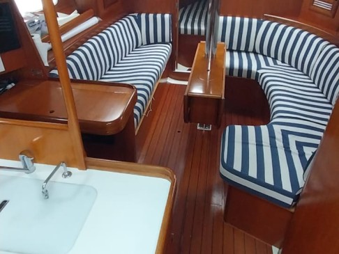 Rent a Bénéteau Oceanis 361 Clipper La Trinité-sur-Mer