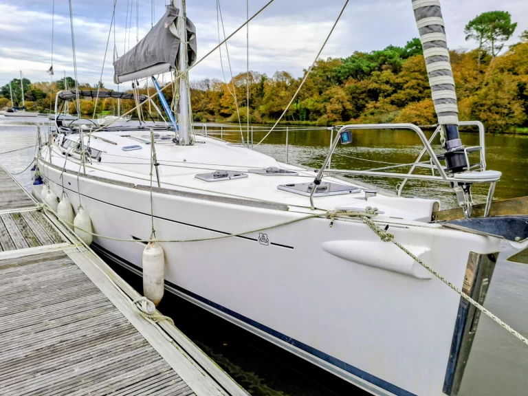 Sailboat for rent Arzal at the best price
