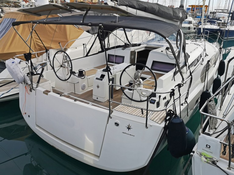 Jeanneau Sun Odyssey 440 - 4 cabine - 2 bagni charter bareboat or captained in  Castiglioncello