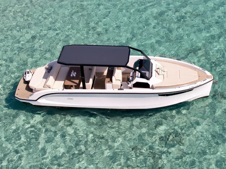 Rand Archipelago 32 in Marina Ibiza on SamBoat
