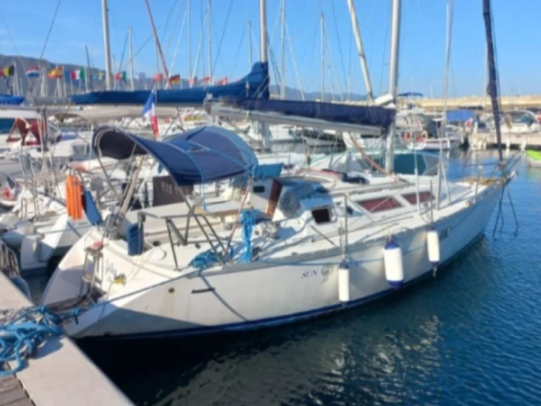 Sailboat for rent Toulon Ferry Port at the best price