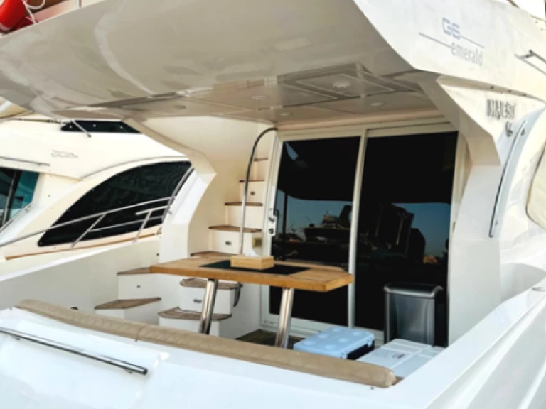 Rent a Gulf Craft - Majesty Yachts Majesty 44 Dubai Marina