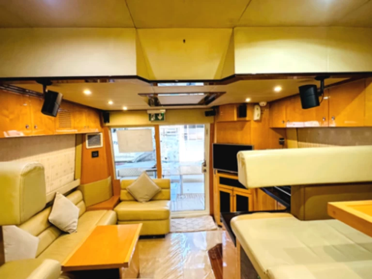 Gulf Craft - Majesty Yachts Majesty 44 in Dubai Marina on SamBoat