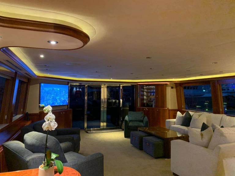 Bareboat Rental Luxury Yacht Westport with a boat licence