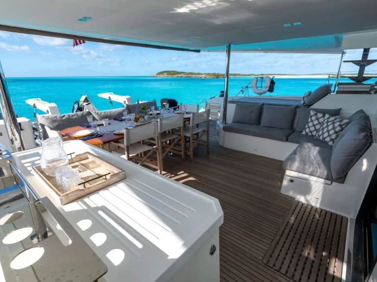 Luxury Yacht rental in Bahamas - Fountaine Pajot WIND CHASER I