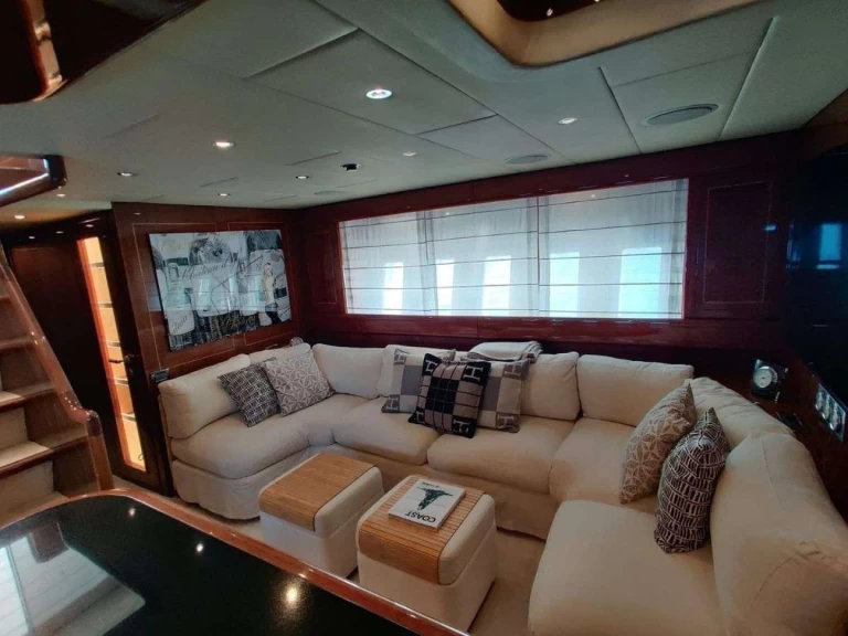 Rent a Mangusta Elton II Miami