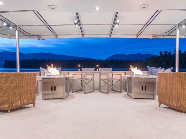 Luxury Yacht rental with or without captain Westport Juneau