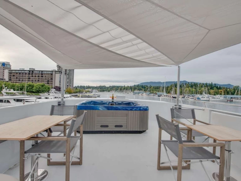 Luxury Yacht for rent Juneau at the best price