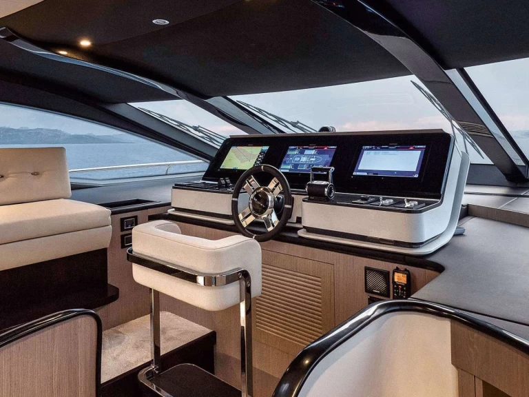 Boat rental Azimut Vesta in Cyprus on Samboat