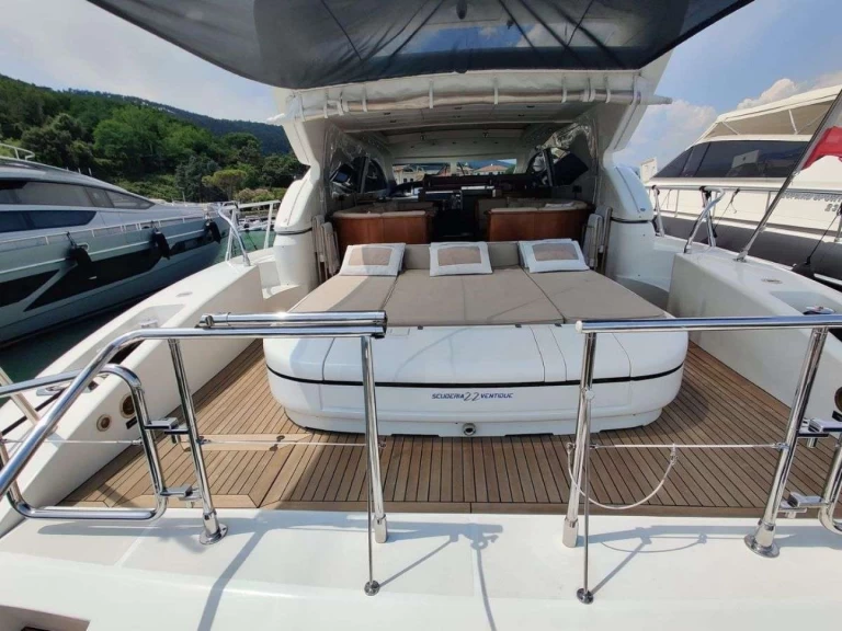 Yacht charter Miami cheap Elton II
