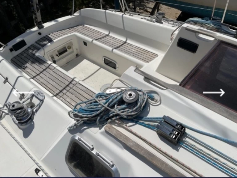 Yacht charter Toulon Ferry Port cheap Sun Odyssey 31