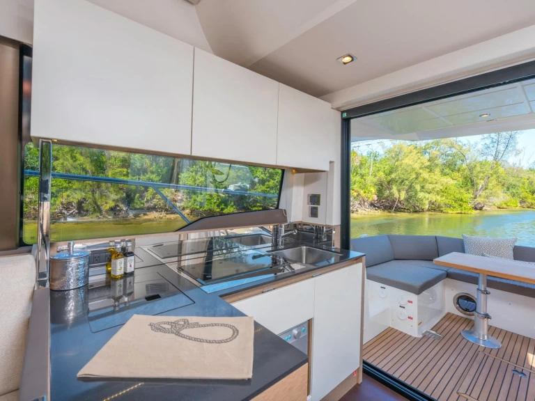 Motorboat rental with or without captain Prestige Castellammare di Stabia