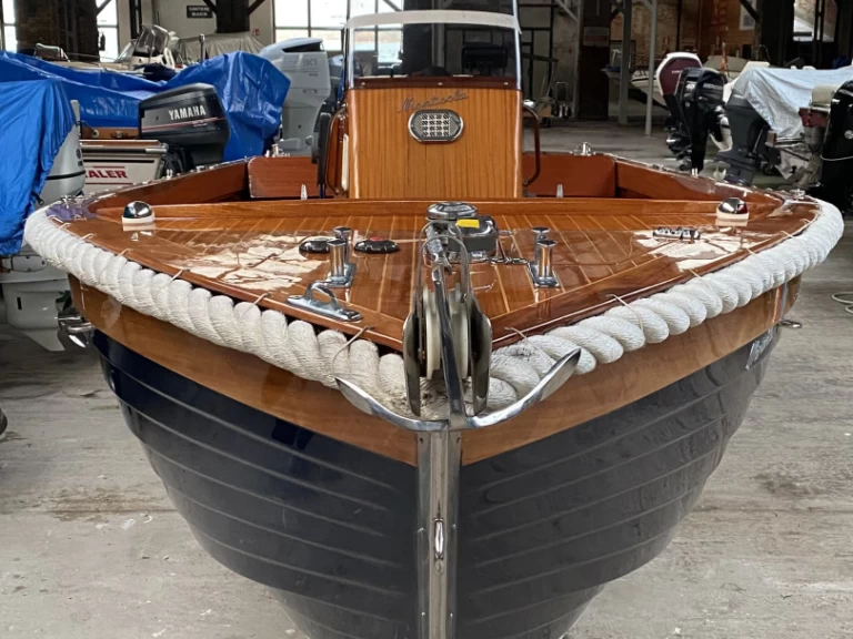 Montisola Archetti Easy 600 in Venice on SamBoat