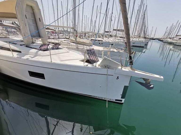Sailboat rental with or without captain Bénéteau Alimos