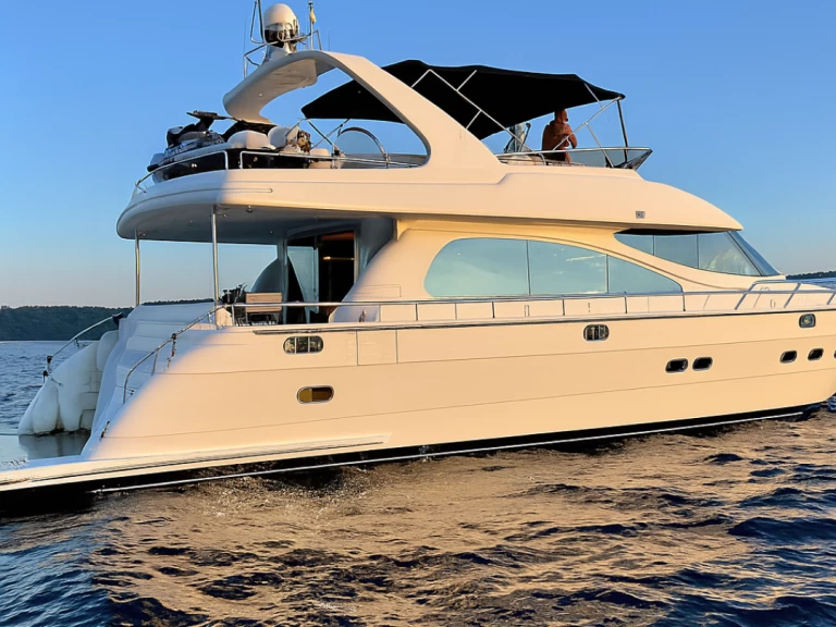 Luxury Yacht rental with or without captain Custom Cannigione