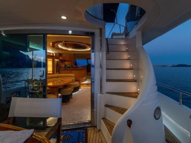 Luxury Yacht for rent Cannigione at the best price