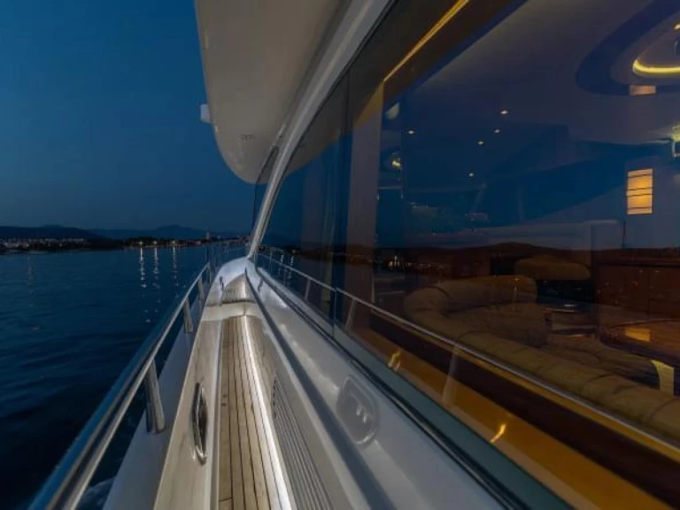 Rent a Custom Yaretti 2210  Cannigione