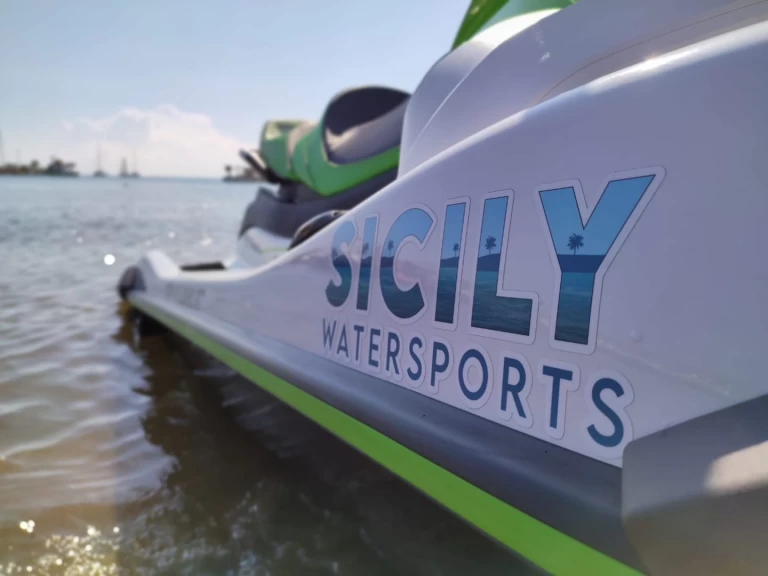 Motorboat rental with or without captain Kamarina Letojanni