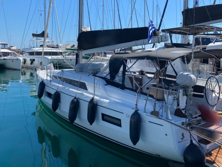 Rent a Bénéteau Oceanis 40.1 Alimos