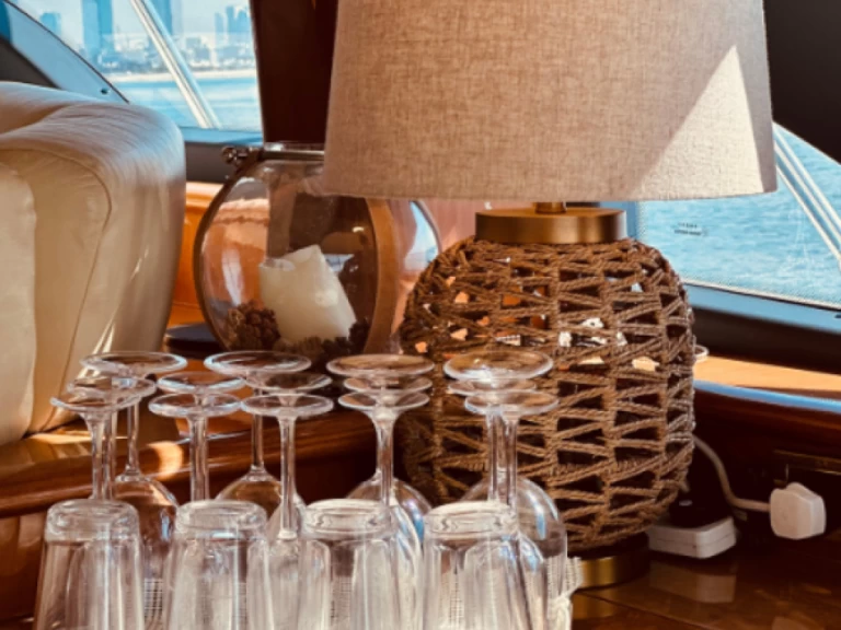 Rent a Azimut Azimut 62 Fly Dubai Marina