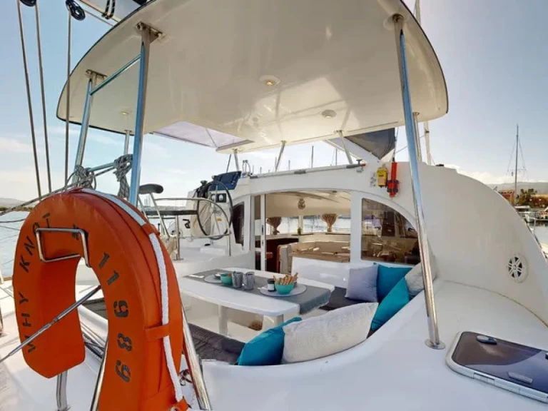 Boat rental Lagoon Lagoon 380 in Perigiali on Samboat